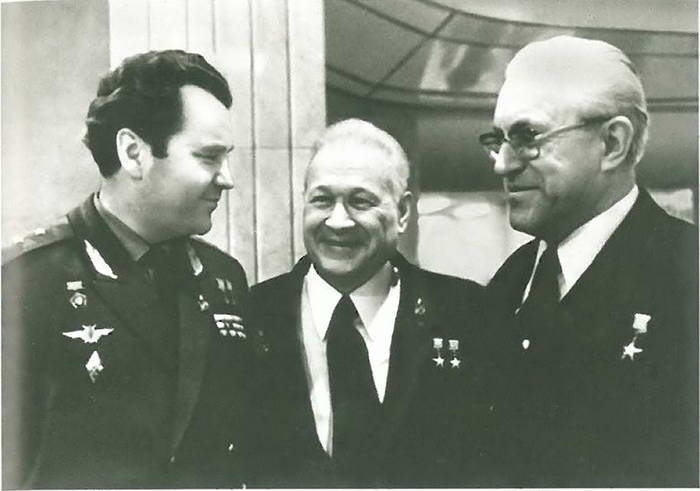 Иллюстрация к книге — Челомей [i_054.jpg]