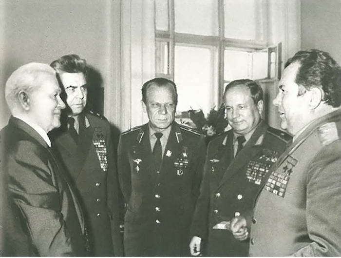 Иллюстрация к книге — Челомей [i_055.jpg]