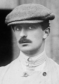 Иллюстрация к книге — Великие летчики мира. 100 историй о покорителях неба [_006vuaz.jpg]