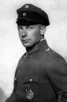 Иллюстрация к книге — Великие летчики мира. 100 историй о покорителях неба [_014udet.jpg]