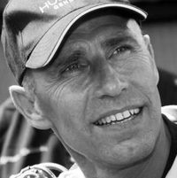 Иллюстрация к книге — Великие летчики мира. 100 историй о покорителях неба [_024ross.jpg]