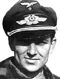 Иллюстрация к книге — Великие летчики мира. 100 историй о покорителях неба [_033bark.jpg]