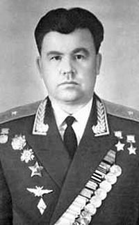 Иллюстрация к книге — Великие летчики мира. 100 историй о покорителях неба [_040plot.jpg]