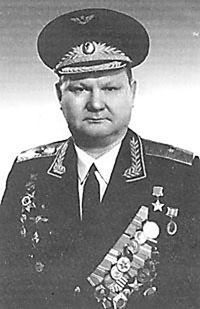 Иллюстрация к книге — Великие летчики мира. 100 историй о покорителях неба [_048suta.jpg]