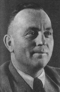 Иллюстрация к книге — Великие летчики мира. 100 историй о покорителях неба [_050tank.jpg]