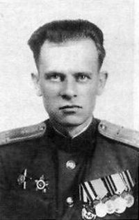 Иллюстрация к книге — Великие летчики мира. 100 историй о покорителях неба [_051sedo.jpg]