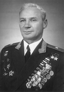 Иллюстрация к книге — Великие летчики мира. 100 историй о покорителях неба [_060kokk.jpg]