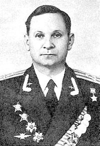 Иллюстрация к книге — Великие летчики мира. 100 историй о покорителях неба [_064nyuh.jpg]