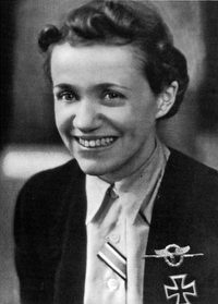 Иллюстрация к книге — Великие летчики мира. 100 историй о покорителях неба [_070rech.jpg]