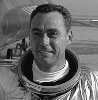 Иллюстрация к книге — Великие летчики мира. 100 историй о покорителях неба [_078nait.jpg]