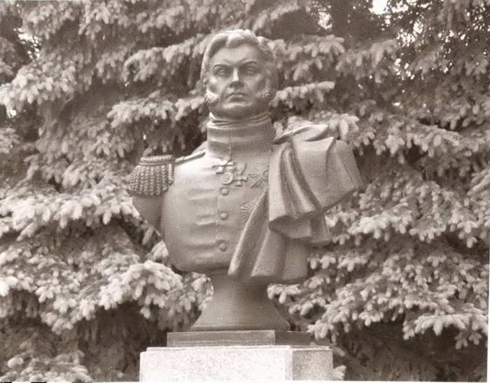 Иллюстрация к книге — Михаил Орлов [i_029.jpg]