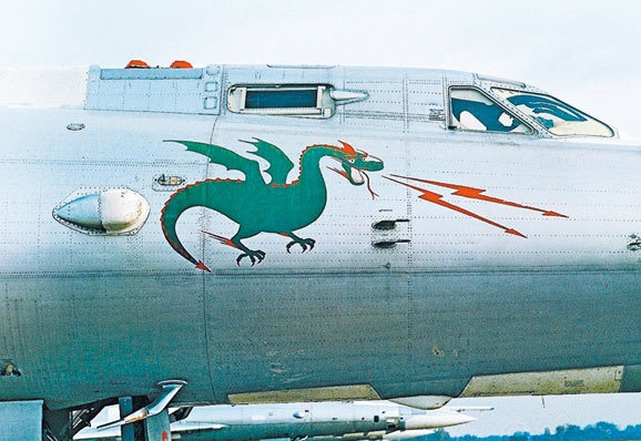 Иллюстрация к книге — Камуфляж и бортовые эмблемы авиатехники советских ВВС в афганской кампании [i_034.jpg]