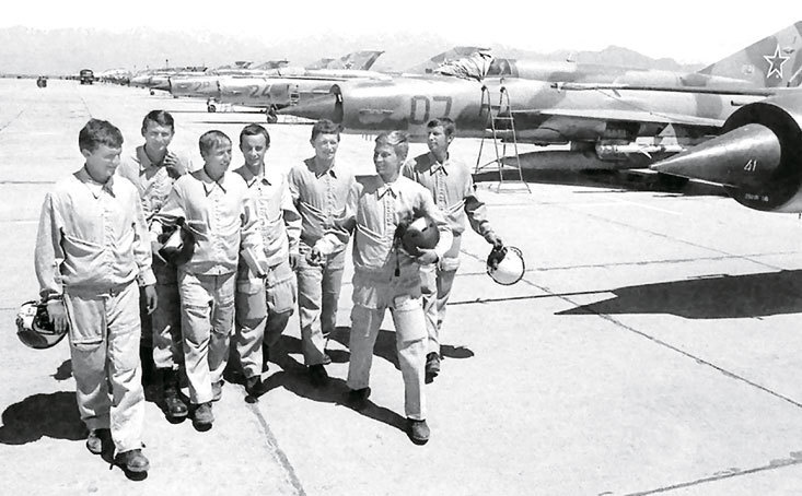 Иллюстрация к книге — Камуфляж и бортовые эмблемы авиатехники советских ВВС в афганской кампании [i_039.jpg]