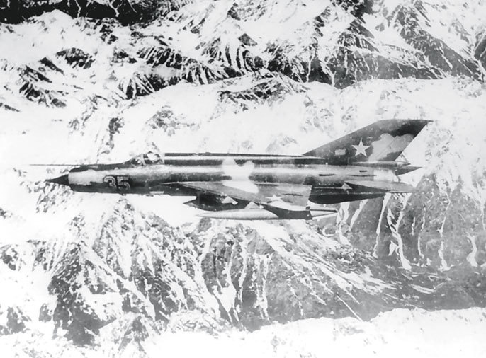 Иллюстрация к книге — Камуфляж и бортовые эмблемы авиатехники советских ВВС в афганской кампании [i_054.jpg]