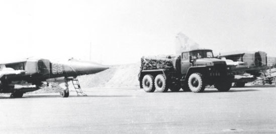 Иллюстрация к книге — Камуфляж и бортовые эмблемы авиатехники советских ВВС в афганской кампании [i_065.jpg]