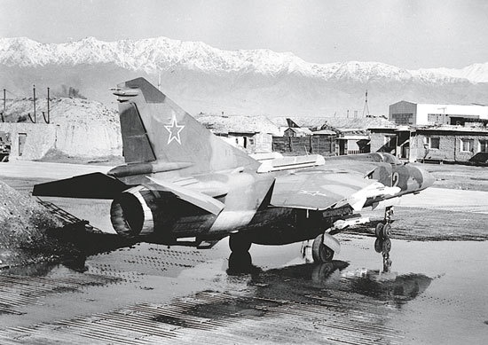 Иллюстрация к книге — Камуфляж и бортовые эмблемы авиатехники советских ВВС в афганской кампании [i_072.jpg]