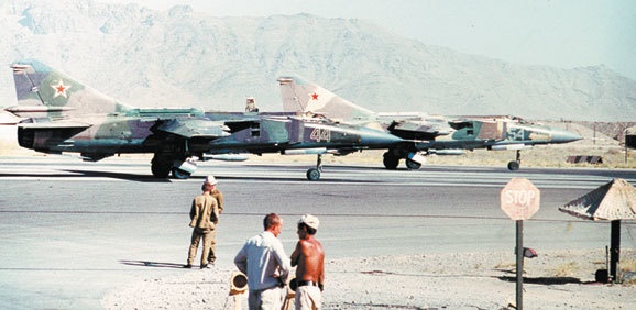 Иллюстрация к книге — Камуфляж и бортовые эмблемы авиатехники советских ВВС в афганской кампании [i_077.jpg]