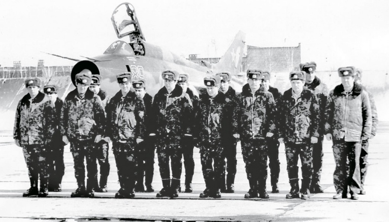 Иллюстрация к книге — Камуфляж и бортовые эмблемы авиатехники советских ВВС в афганской кампании [i_131.jpg]