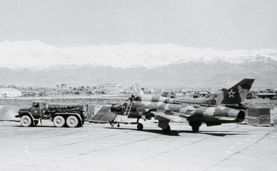 Иллюстрация к книге — Камуфляж и бортовые эмблемы авиатехники советских ВВС в афганской кампании [i_136.jpg]