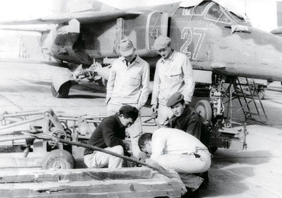 Иллюстрация к книге — Камуфляж и бортовые эмблемы авиатехники советских ВВС в афганской кампании [i_157.jpg]