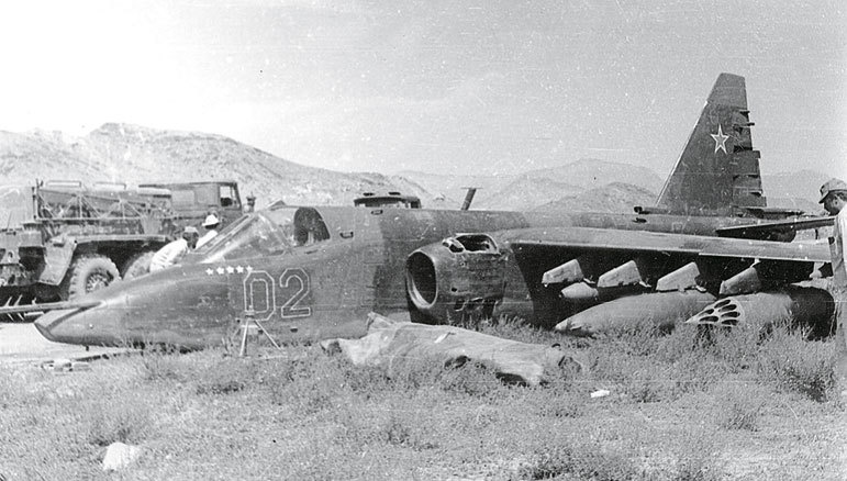 Иллюстрация к книге — Камуфляж и бортовые эмблемы авиатехники советских ВВС в афганской кампании [i_174.jpg]