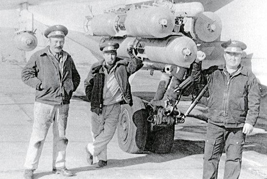 Иллюстрация к книге — Камуфляж и бортовые эмблемы авиатехники советских ВВС в афганской кампании [i_221.jpg]