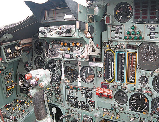 Иллюстрация к книге — Камуфляж и бортовые эмблемы авиатехники советских ВВС в афганской кампании [i_227.jpg]