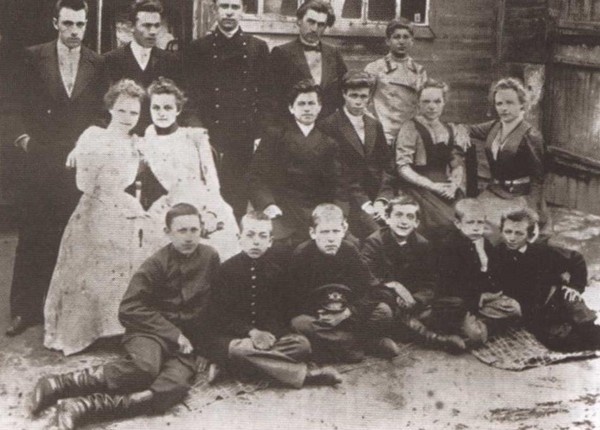 Иллюстрация к книге — Малевич [i_016.jpg]