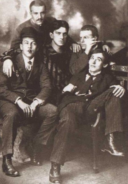 Иллюстрация к книге — Малевич [i_021.jpg]