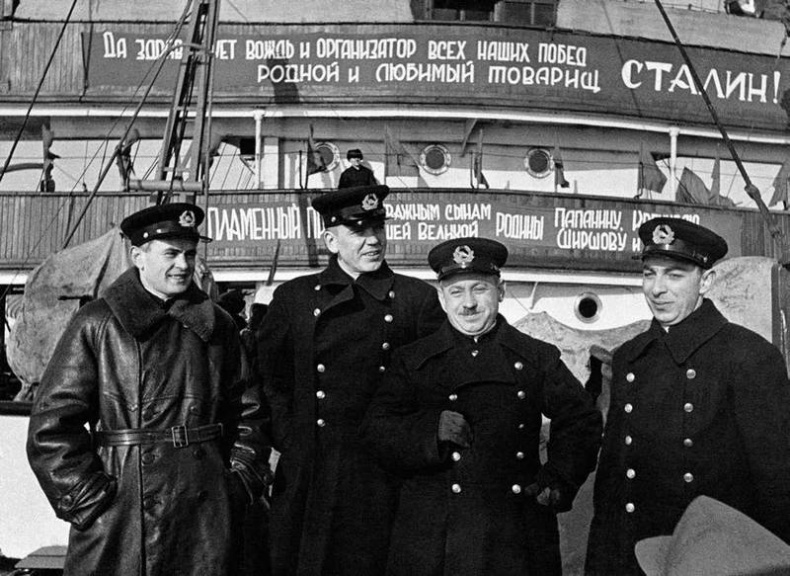 Иллюстрация к книге — Папанинская четверка: взлеты и падения [i_014.jpg]