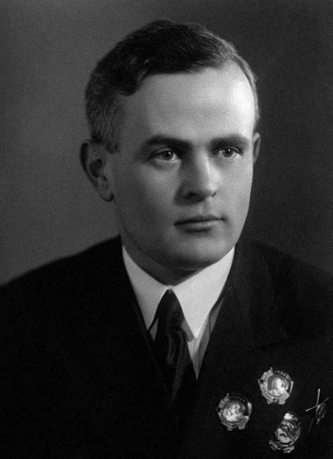 Иллюстрация к книге — Папанинская четверка: взлеты и падения [i_018.jpg]