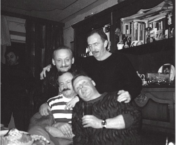 Иллюстрация к книге — Явка с повинной. Байки от Вовчика [i_034.jpg]