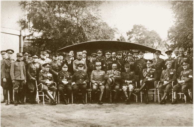 Иллюстрация к книге — Мерецков [i_025.jpg]