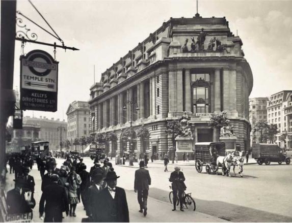 Иллюстрация к книге — Шерлок Холмс. Человек, который никогда не жил и поэтому никогда не умрет [i_024.jpg]