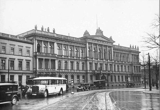 Иллюстрация к книге — Американская разведка против Гитлера [i_001.jpg]