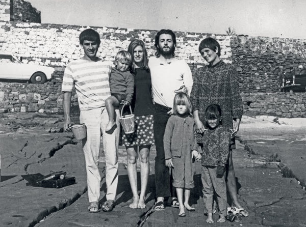 Иллюстрация к книге — The Beatles. Единственная на свете авторизованная биография [i_096.jpg]