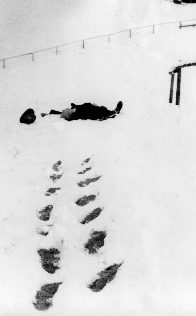 Иллюстрация к книге — Пальто с хлястиком [i_001.jpg]