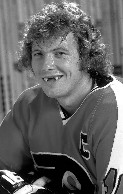 Иллюстрация к книге — Пальто с хлястиком [i_004.jpg]