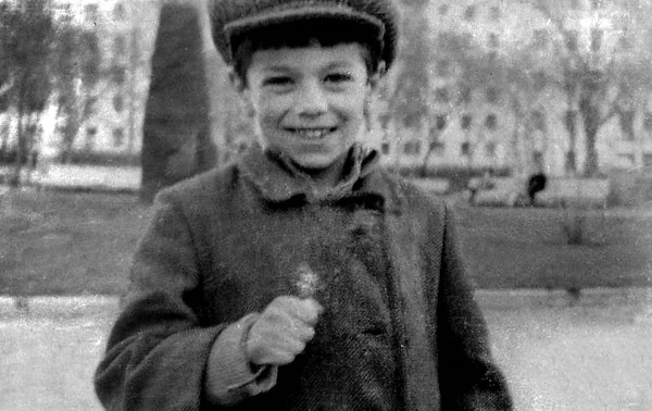 Иллюстрация к книге — Пальто с хлястиком [i_017.jpg]