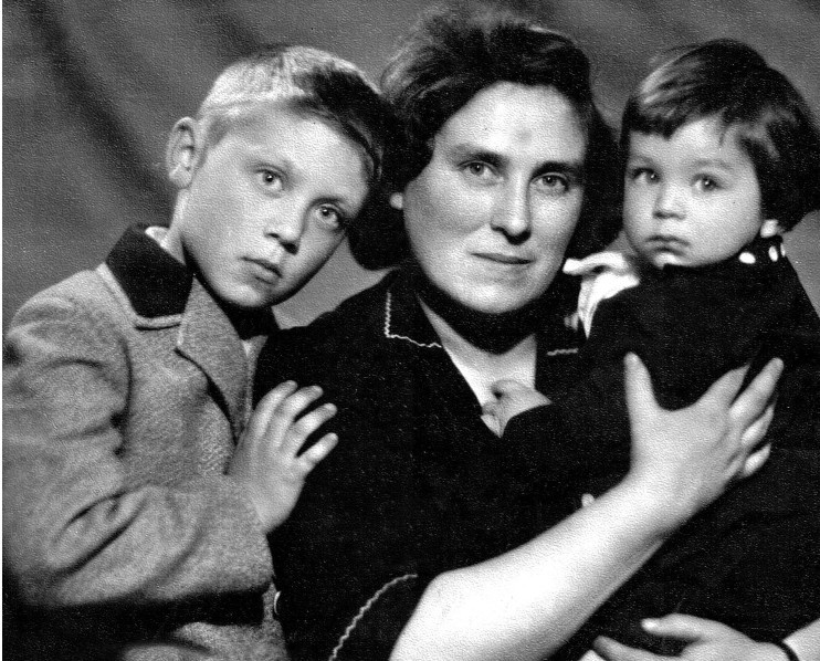 Иллюстрация к книге — Пальто с хлястиком [i_018.jpg]