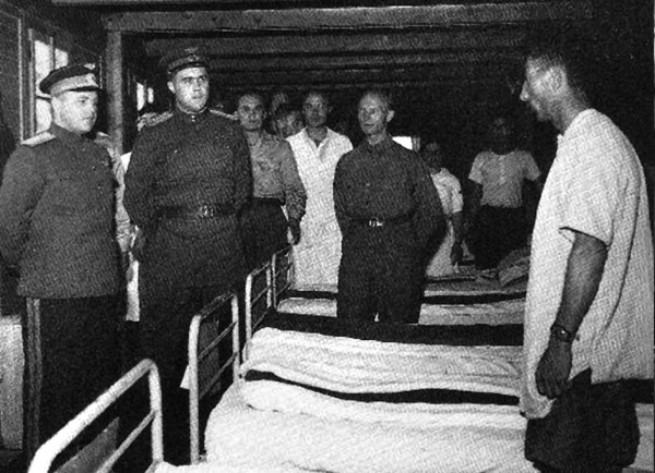 Иллюстрация к книге — Пальто с хлястиком [i_029.jpg]