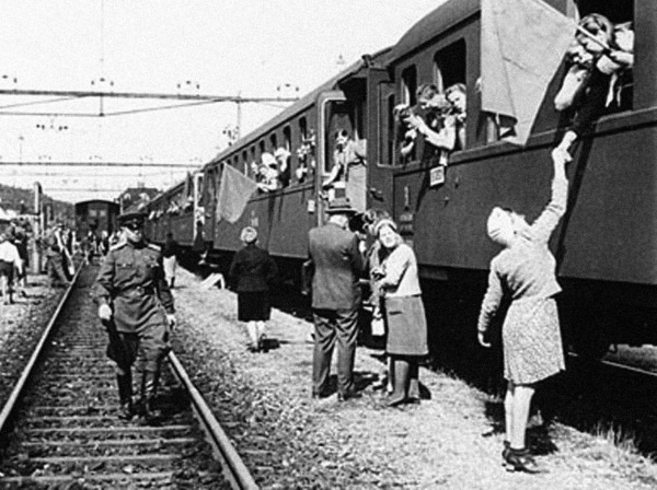 Иллюстрация к книге — Пальто с хлястиком [i_030.jpg]