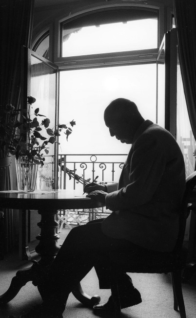 Иллюстрация к книге — Пальто с хлястиком [i_036.jpg]