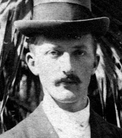 Иллюстрация к книге — Пальто с хлястиком [i_042.jpg]