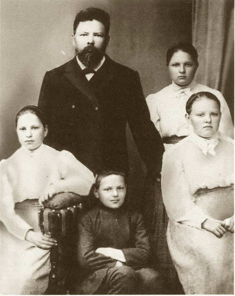 Иллюстрация к книге — Жданов [i_015.jpg]