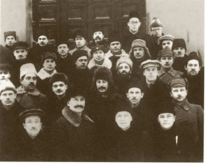 Иллюстрация к книге — Жданов [i_023.jpg]