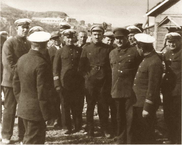 Иллюстрация к книге — Жданов [i_036.jpg]