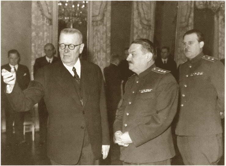 Иллюстрация к книге — Жданов [i_062.jpg]