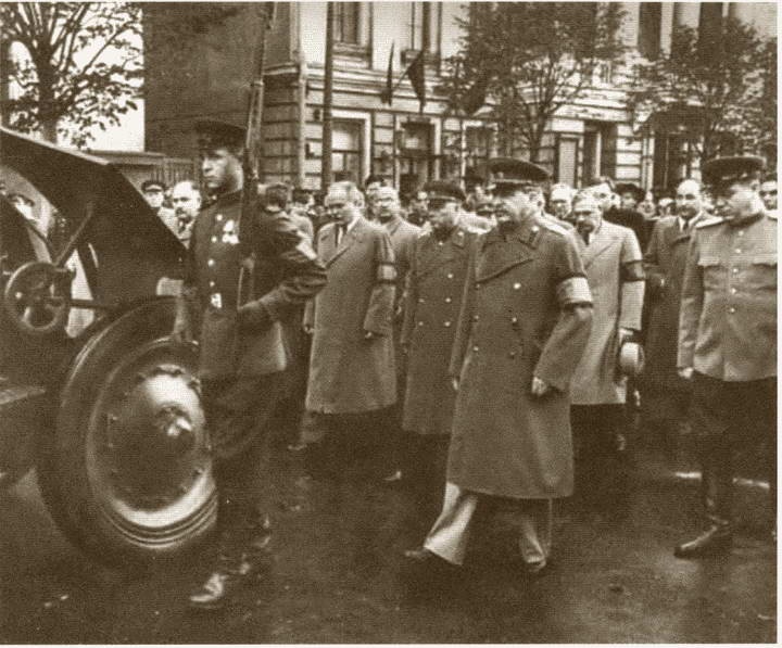 Иллюстрация к книге — Жданов [i_067.jpg]