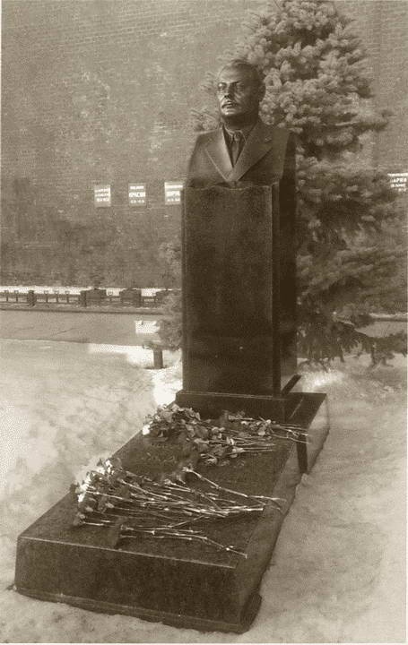 Иллюстрация к книге — Жданов [i_069.jpg]